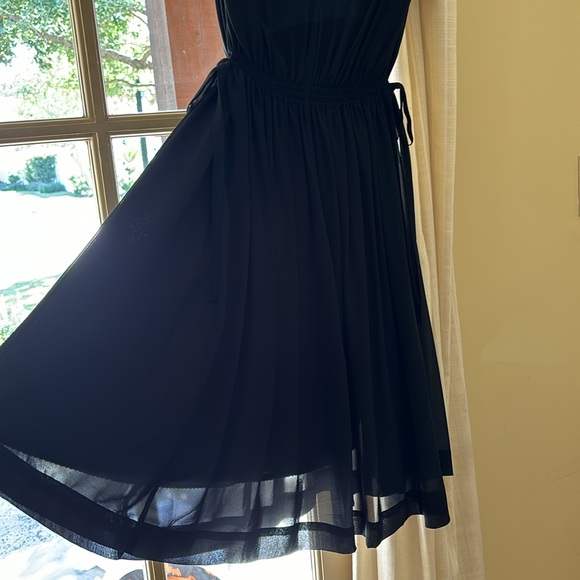 Fabulous Black dress. Super flattering! Anthropologie - Picture 2 of 4